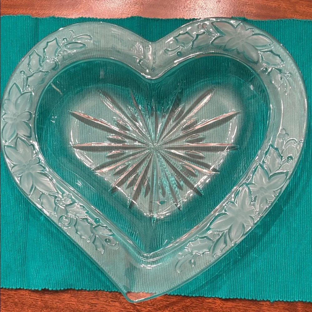 Heart-Shaped Glass Dish with Floral Design - Picture 1 of 7